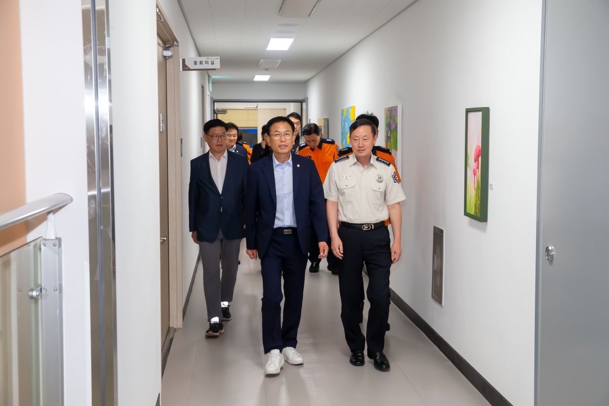 20240709-012[_P7U8250-제9대 후반기 의장단 및 상임위원장 구미소방서 방문.jpg
