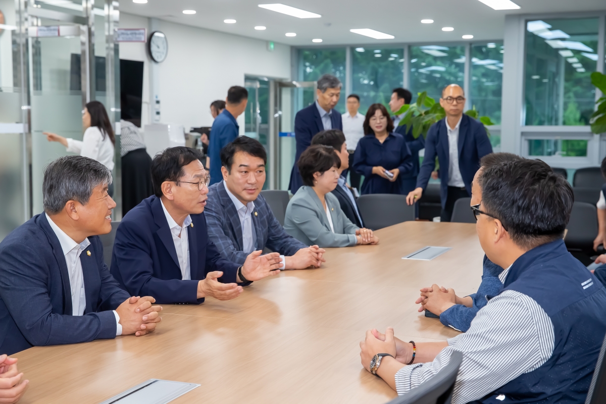 20240708-031[_P7U7938-제9대 후반기 의장단 및 상임위원장 한국노총 구미지부 방문.jpg