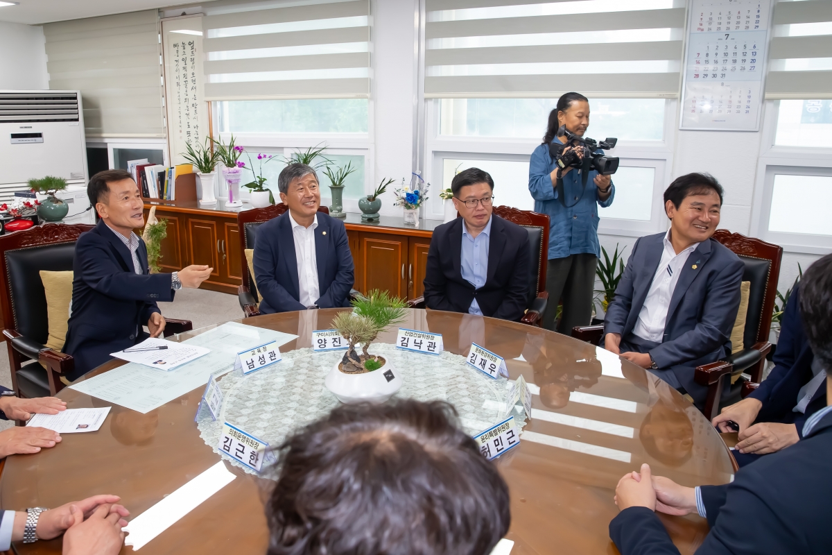 20240708-067[_P7U8049-제9대 후반기 의장단 및 상임위원장 구미교육지원청 방문.jpg