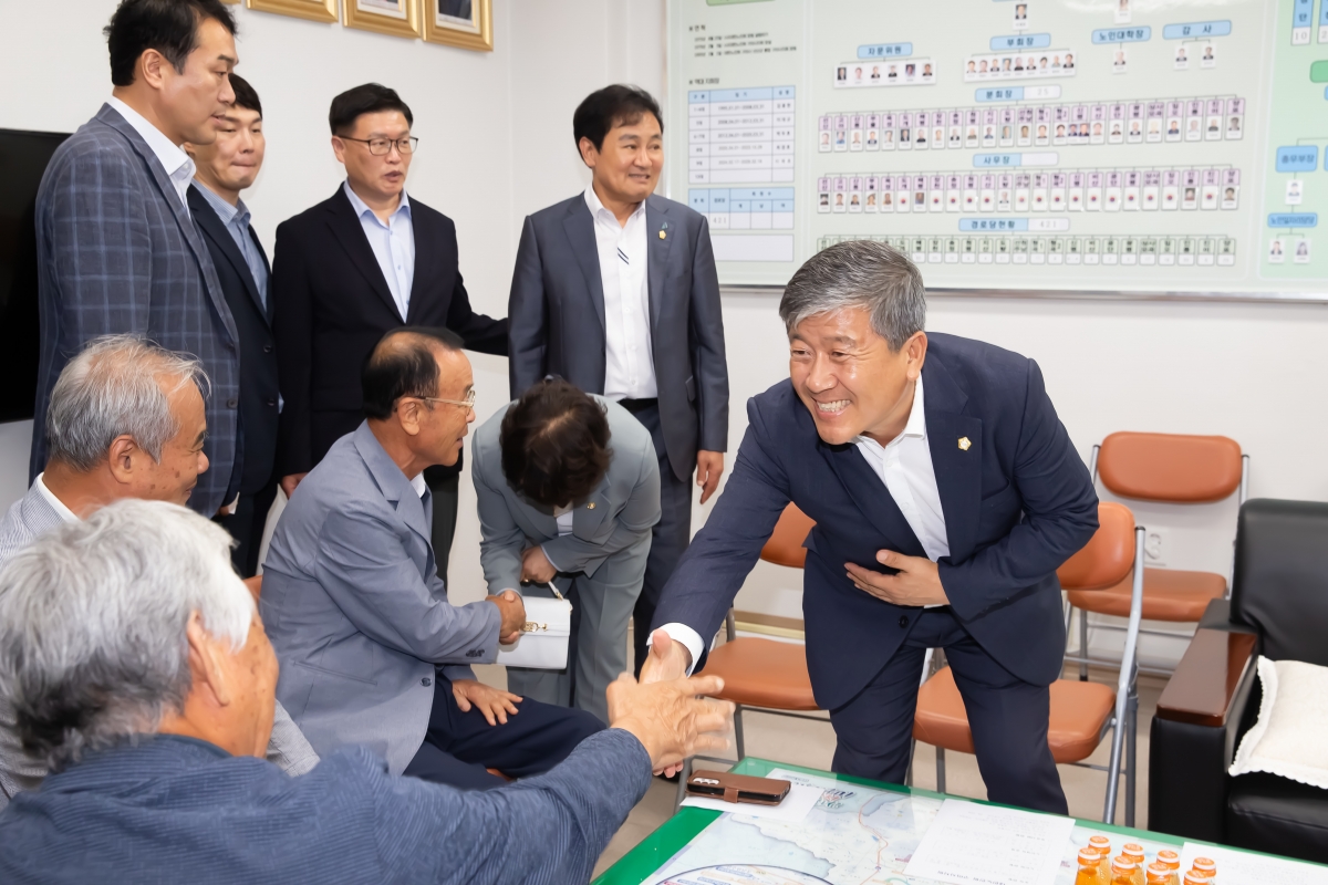 20240708-074[_P7U8073-제9대 후반기 의장단 및 상임위원장 대한노인회 구미시지회 방문.jpg