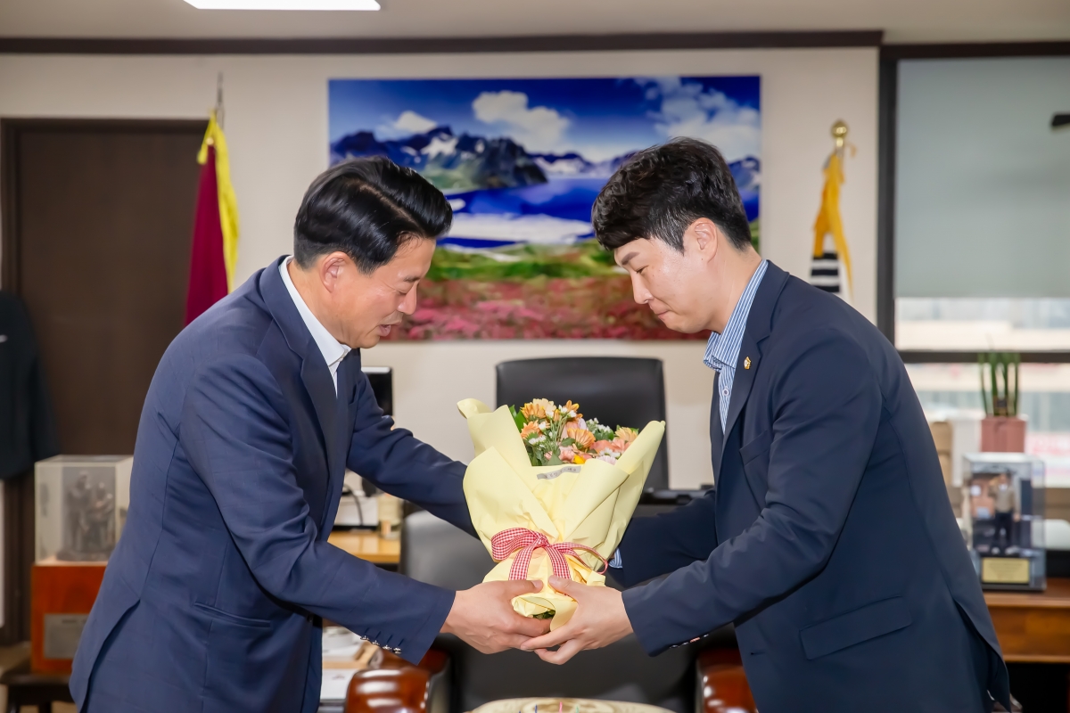 20240708-115[_P7U8187-제9대 후반기 의장단 및 상임위원장 구미상공회의소 방문.jpg