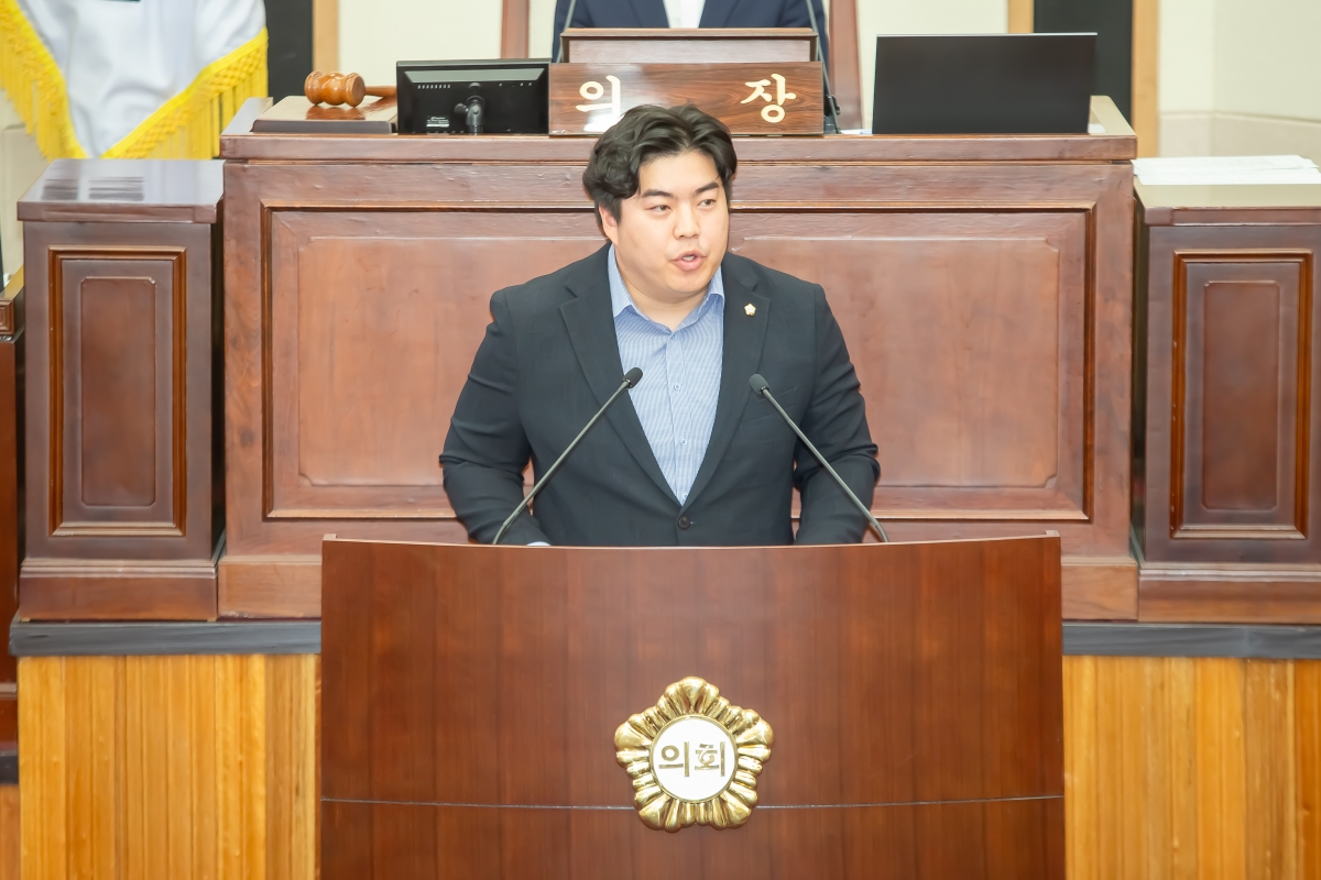 20240724-060[_P7U9473-제279회 임시회 임시회 제1차 본회의시 김정도 의원 구미시장 및 관계공무원 출석 요구의 건 제안설명.jpg