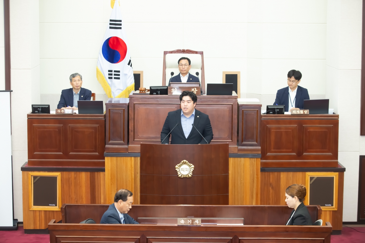 20240724-061[_P7U9478-제279회 임시회 제1차 본회의시 김정도 의원 구미시장 및 관계공무원 출석 요구의 건 제안설명.jpg