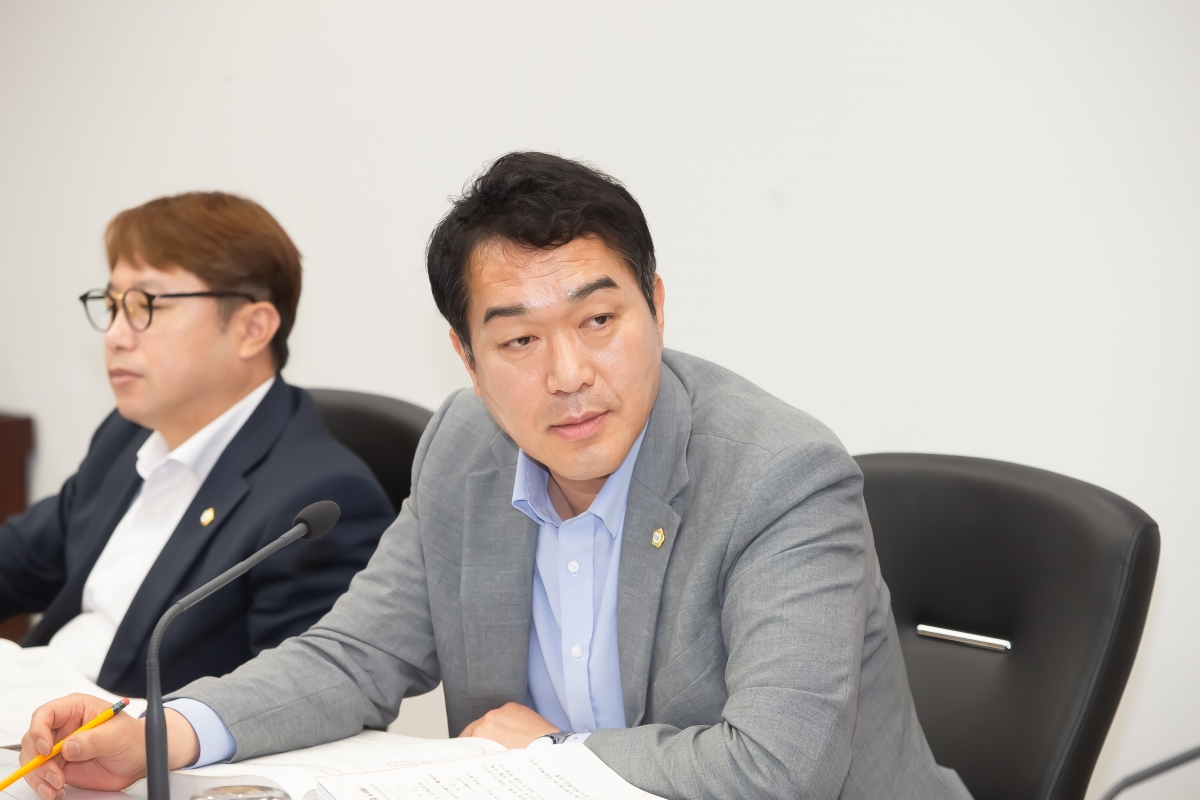 20240725-020[_P7U9764-제279회 임시회 기획행정위원회 2024년도 제1회 추가경정예산안 및 기금운용계획변경안 예비심사활동.jpg