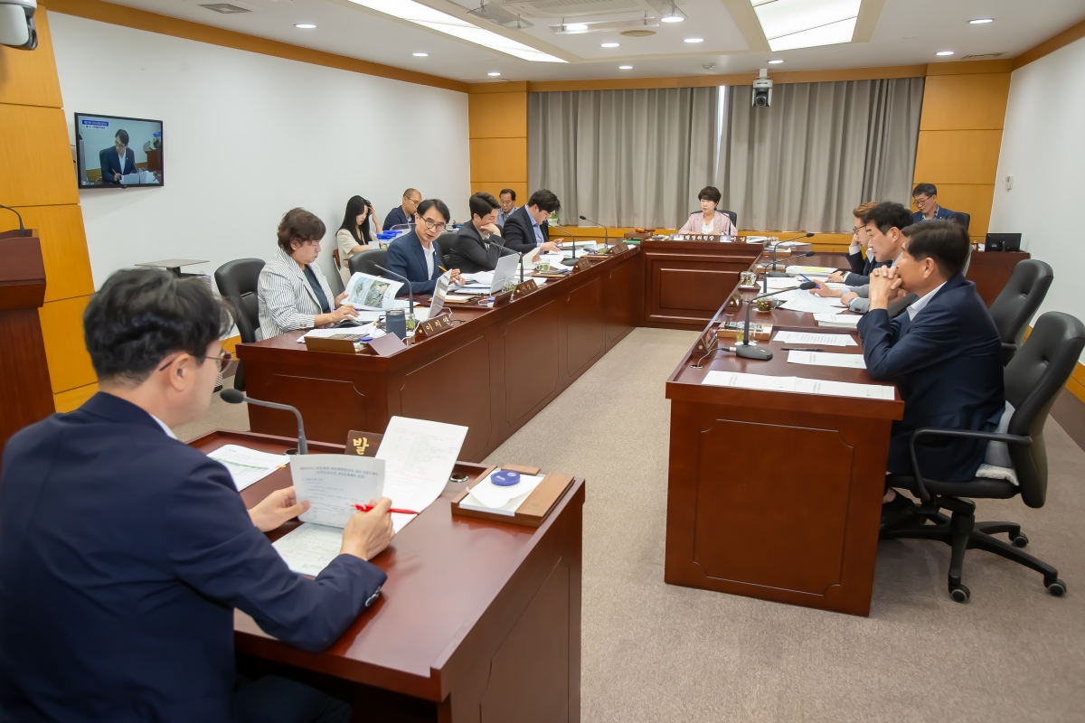 20240724-072[_P7U9566-제279회 임시회 제1차 기획행정위원회 조례안 활동.jpg