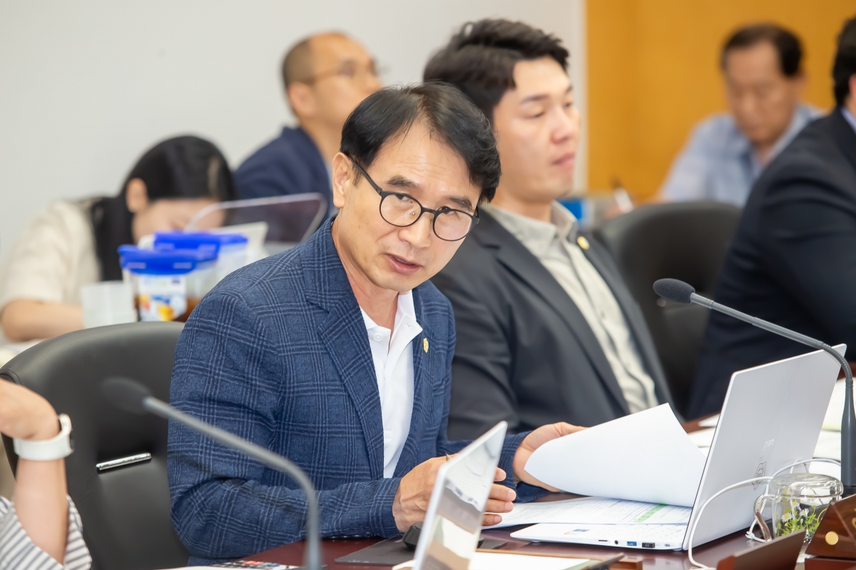 20240724-075[_P7U9574-제279회 임시회 제1차 기획행정위원회 조례안 활동.jpg