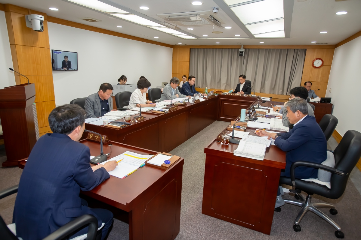 20240725-034[_P7U9789-제279회 임시회 산업건설위원회 2024년도 제1회 추가경정예산안 및 기금운용계획변경안 예비심사활동.jpg