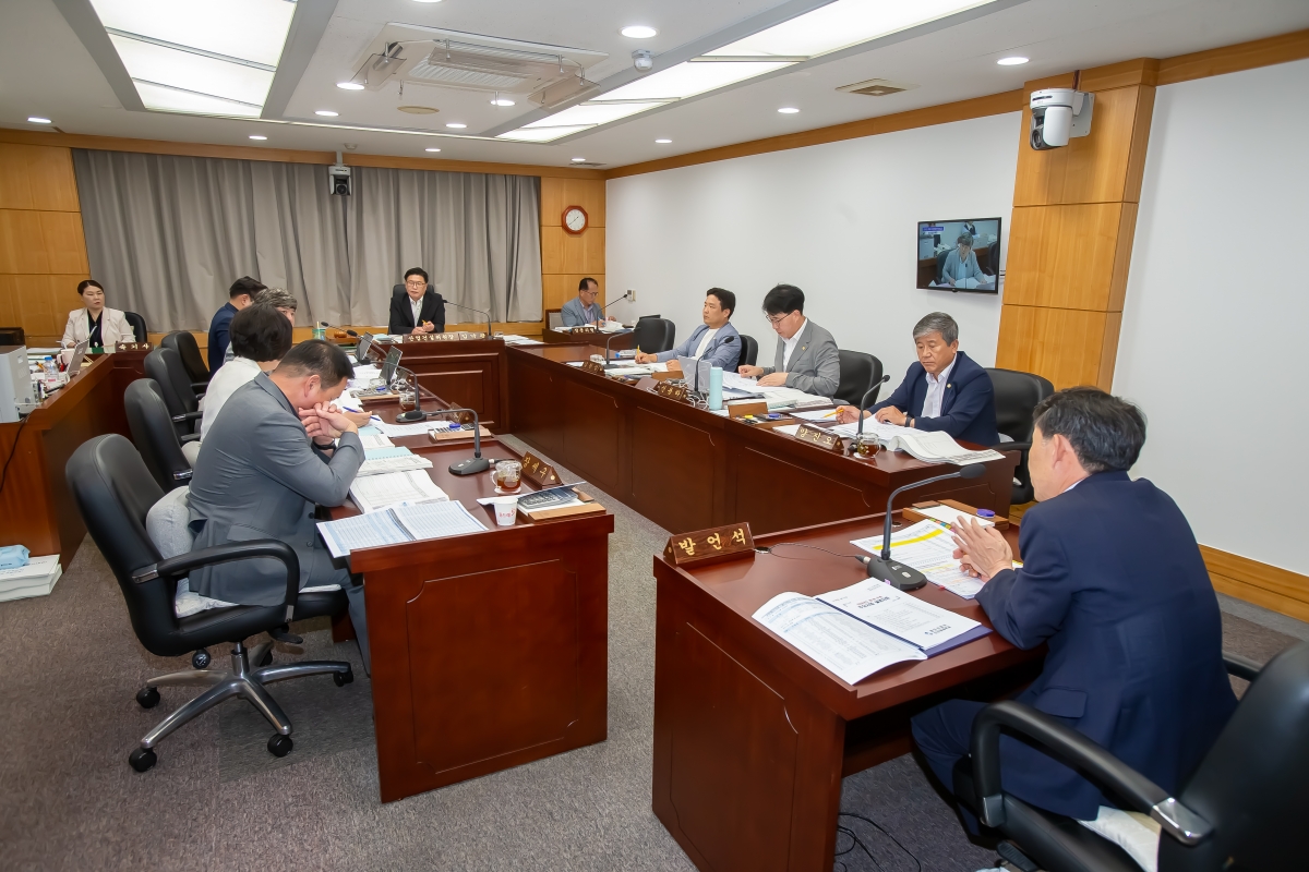20240725-035[_P7U9799-제279회 임시회 산업건설위원회 2024년도 제1회 추가경정예산안 및 기금운용계획변경안 예비심사활동.jpg