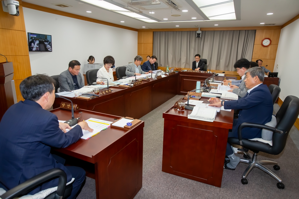 20240725-036[_P7U9801-제279회 임시회 산업건설위원회 2024년도 제1회 추가경정예산안 및 기금운용계획변경안 예비심사활동.jpg