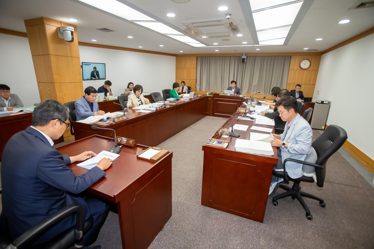 20240725-041[_P7U9702-제279회 임시회 문화환경위원회 2024년도 제1회 추가경정예산안 및 기금운용계획변경안 예비심사활동.jpg