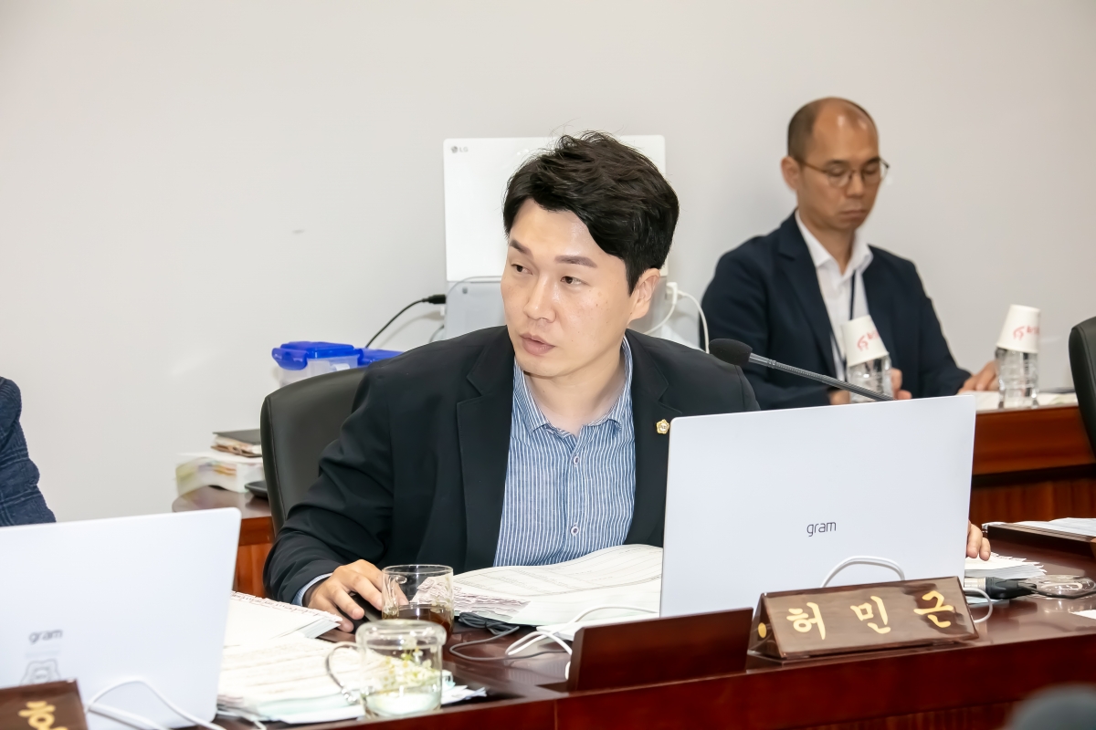 20240726-008[IMG_2810-제279회 임시회 기획행정위원회 2024년도 제1회 추가경정예산안 및 기금운용계획변경안 예비심사활동.jpg