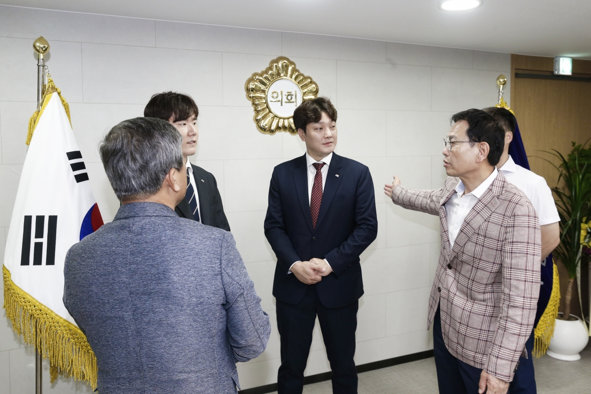 20240719-002[_P7U8823-1-구미 JCI 회장단 일행 의장실 방문.jpg