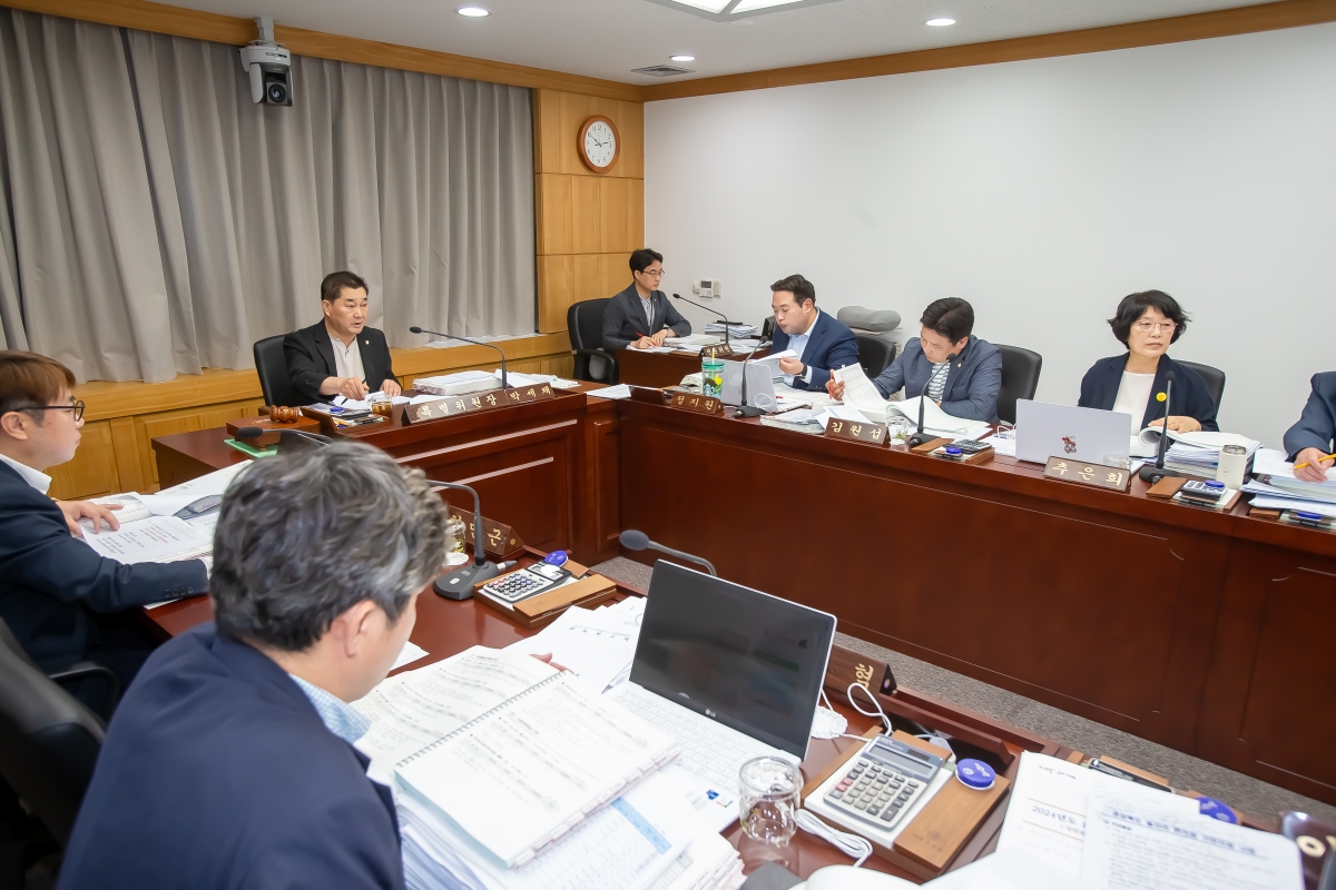 20240729-007[_P7U0033-제279회 임시회 예산결산특별위원회 2024년도 제1회 추가경정예산안 및 기금운용계획변경안 심사활동.jpg