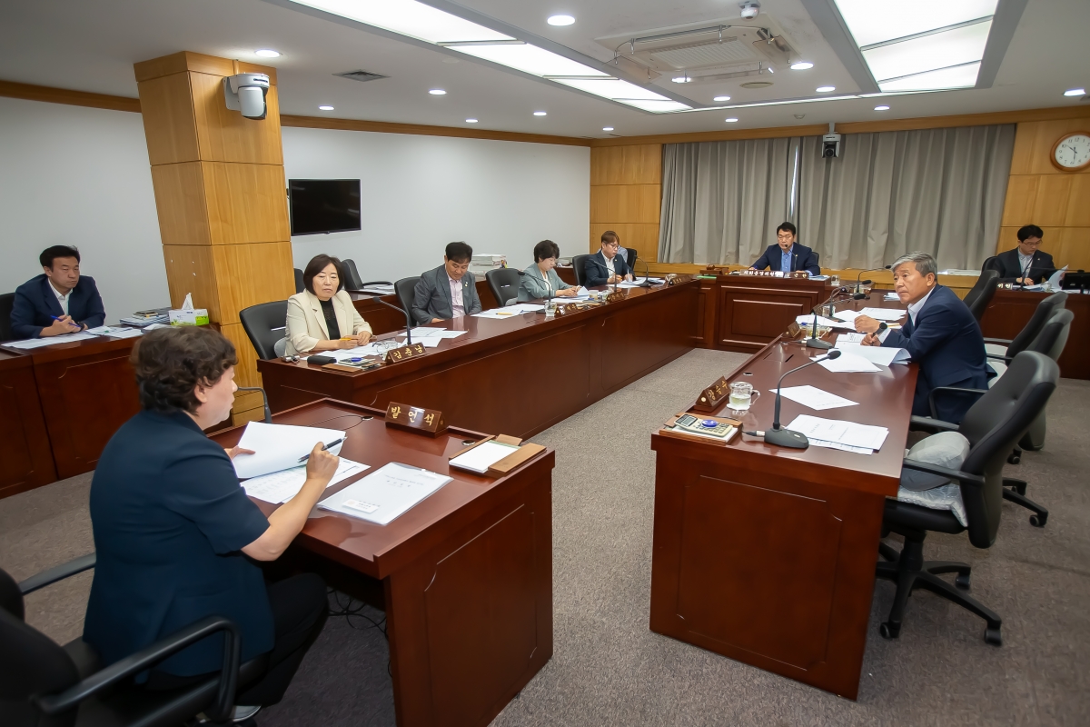 20240731-001[_P7U0213-구미시의회 의원연구단체 심의위원회 활동.jpg
