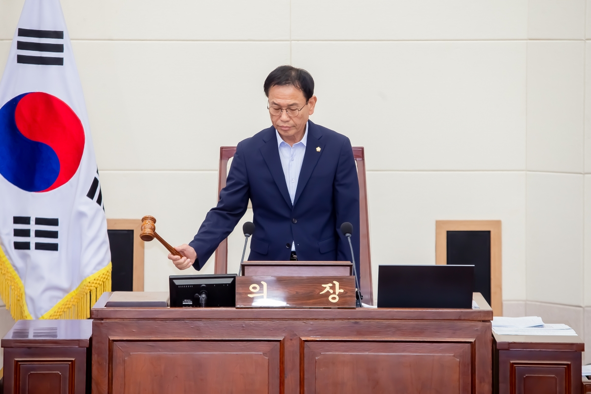 20240731-048[_P7U0329-제279회 임시회 제2차 본회의시 박교상 의장 회의주재.jpg