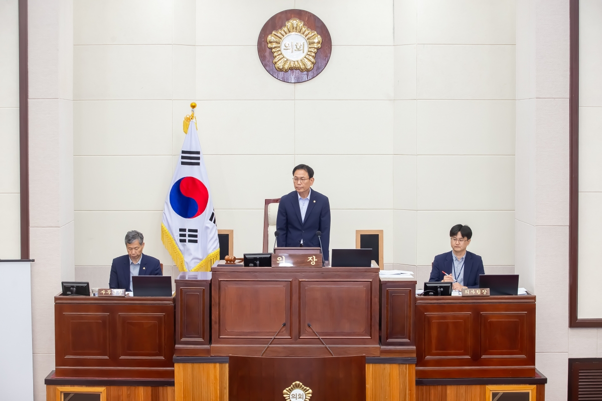 20240731-032[_P7U0275-제279회 임시회 제2차 본회의시 박교상 의장 회의주재.jpg