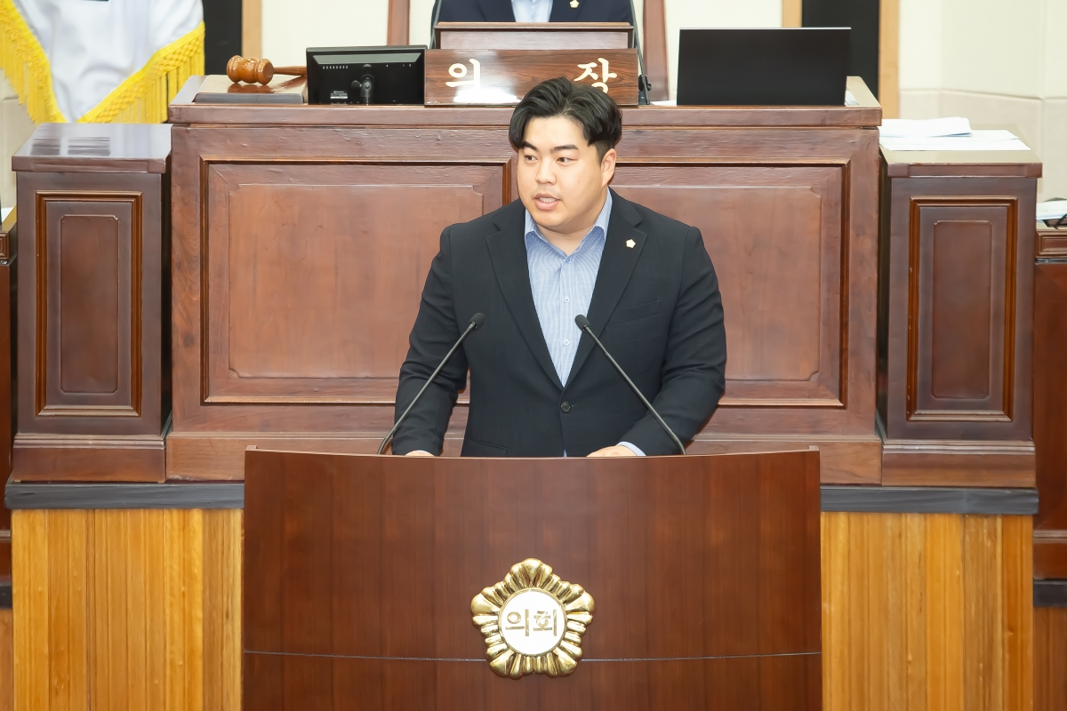 20240731-034[_P7U0280-제279회 임시회 제2차 본회의시 김정도 의원 시정질문.jpg