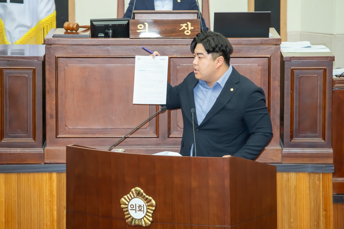 20240731-045[_P7U0323-제279회 임시회 제2차 본회의시 김정도 의원 시정질문.jpg