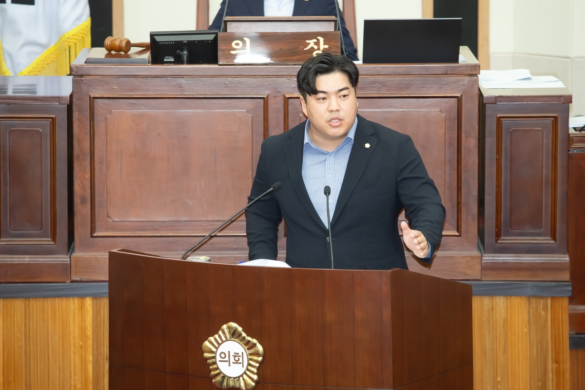 20240731-046[_P7U0324-제279회 임시회 제2차 본회의시 김정도 의원 시정질문.jpg