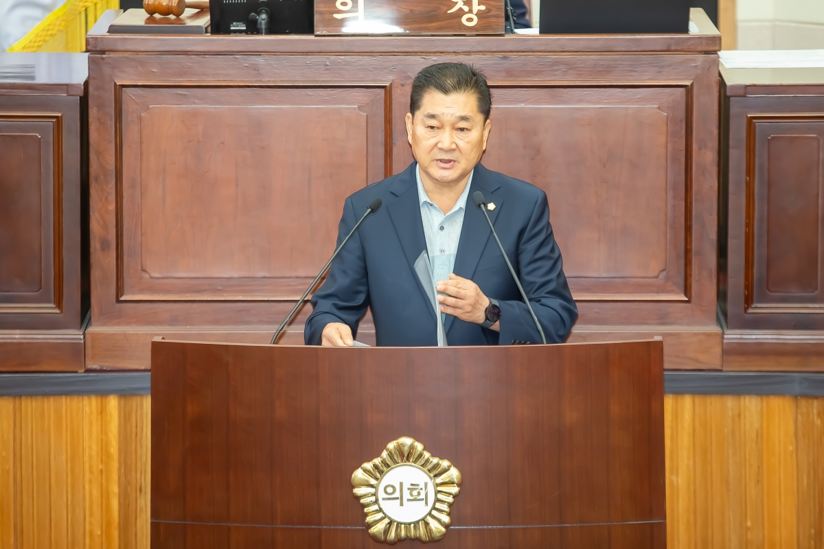 20240731-070[_P7U0398-제279회 임시회 제2차 본회의시 박세채 예산결산특별위원장 특별위원회 활동결과보고.jpg