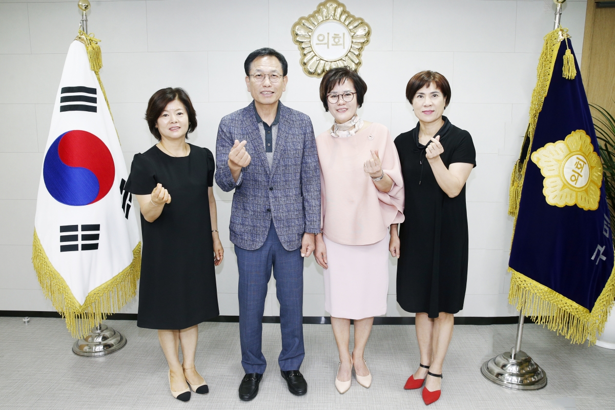 20240814-001[_P7U0425-구미시 미용사협회장 일행 의장실 방문.jpg