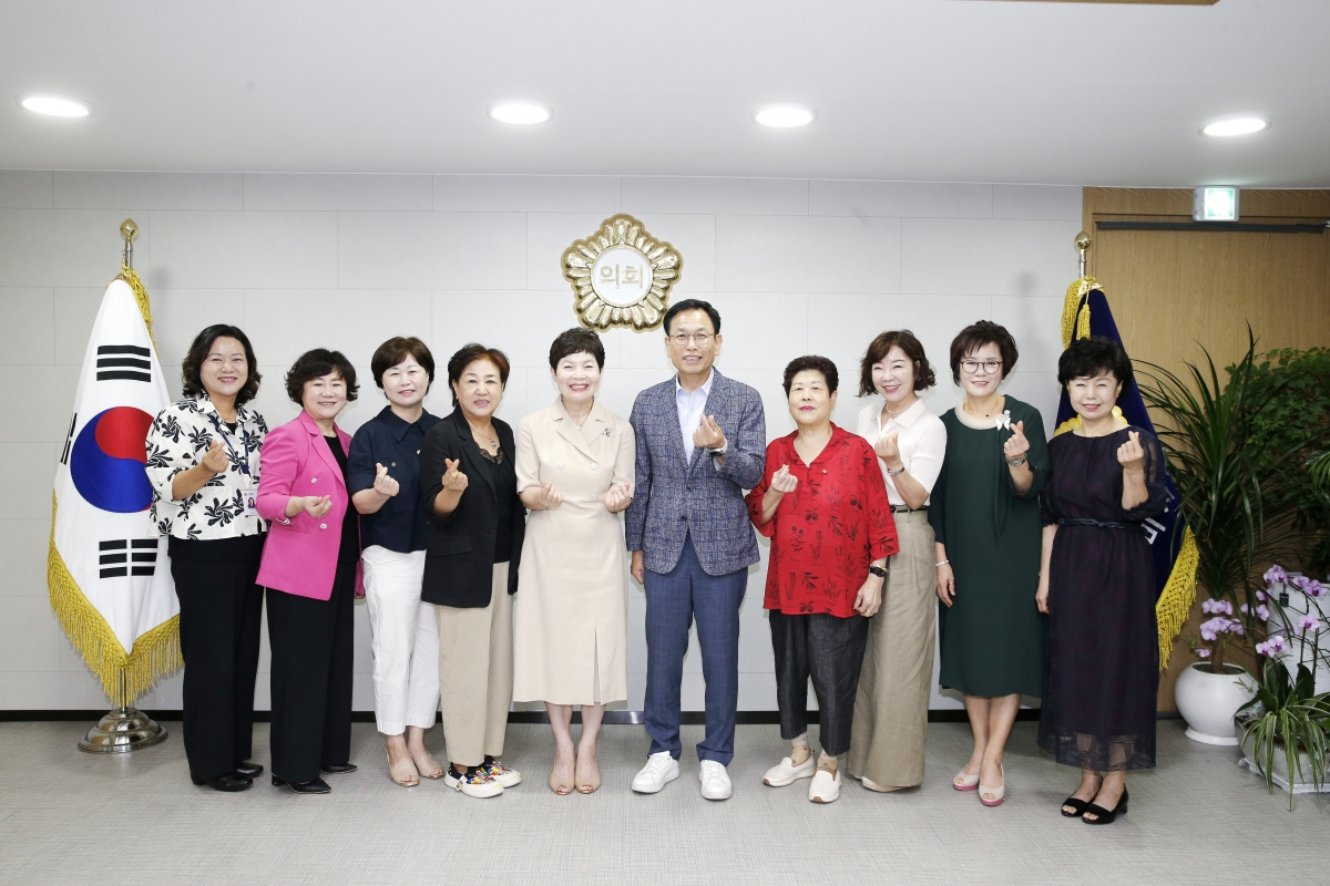 20240826-009[_P7U1388-구미시여성협의회 회장단 일행 의장실 방문.jpg