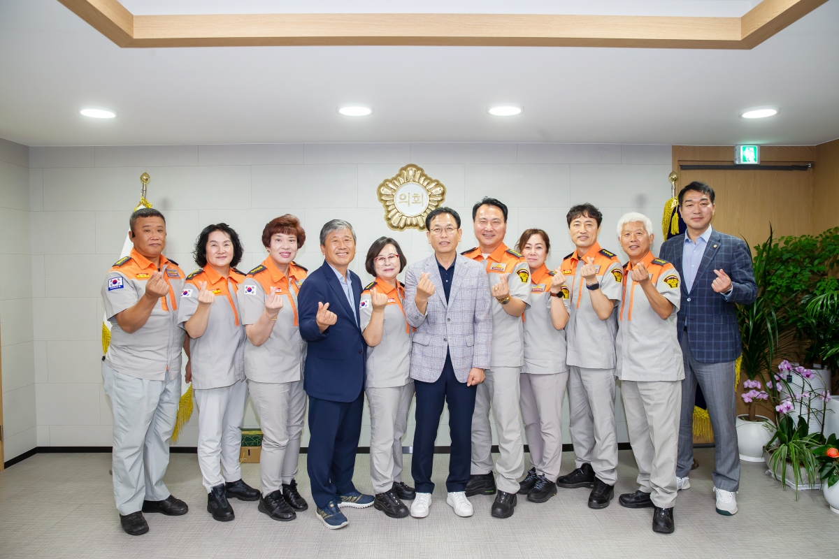 20240829-010[_P7U1936-구미시의용소방대 연합회장 일행 의장실 방문 .jpg