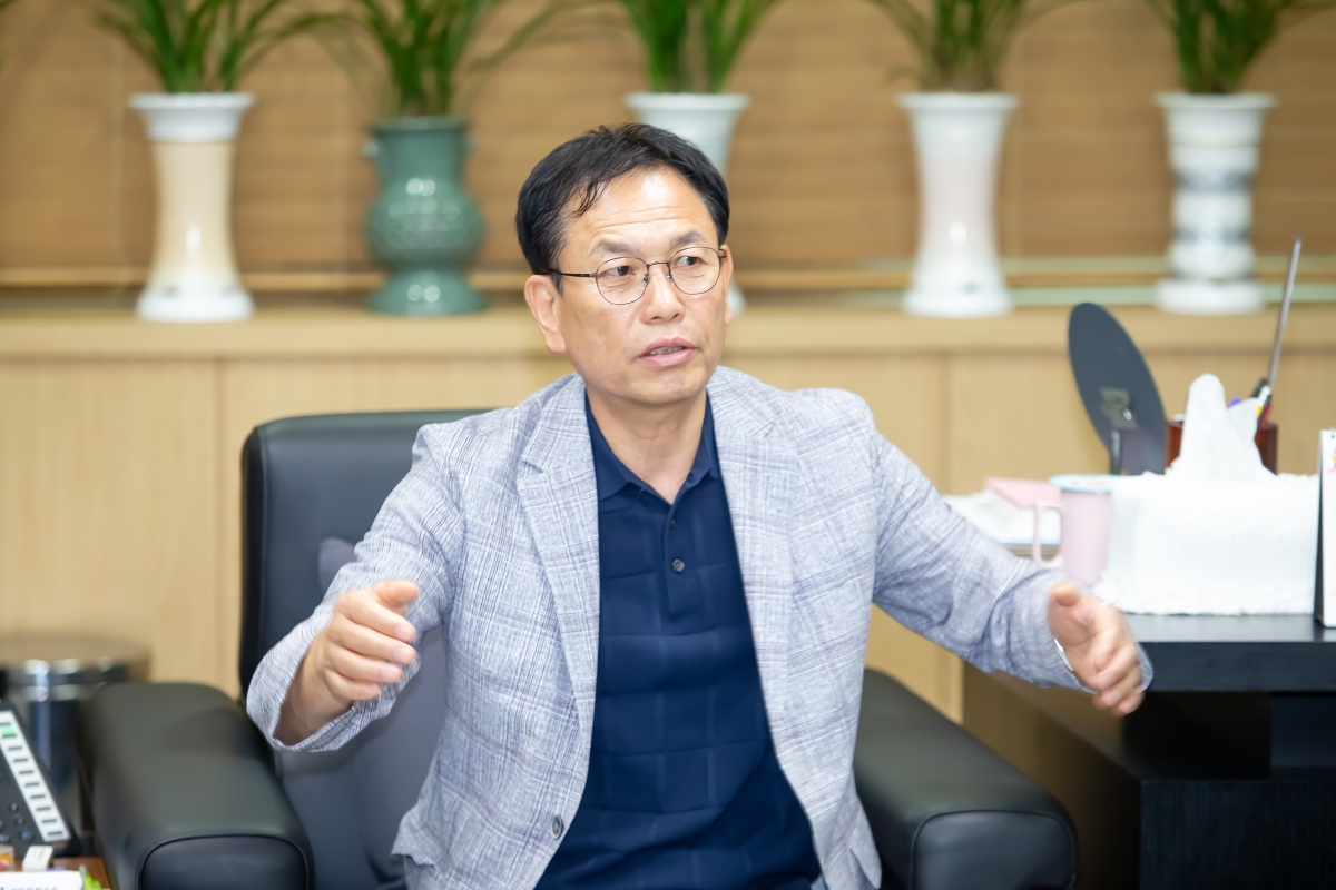 20240829-005[_P7U1927-구미시의용소방대 연합회장 일행 의장실 방문 .jpg