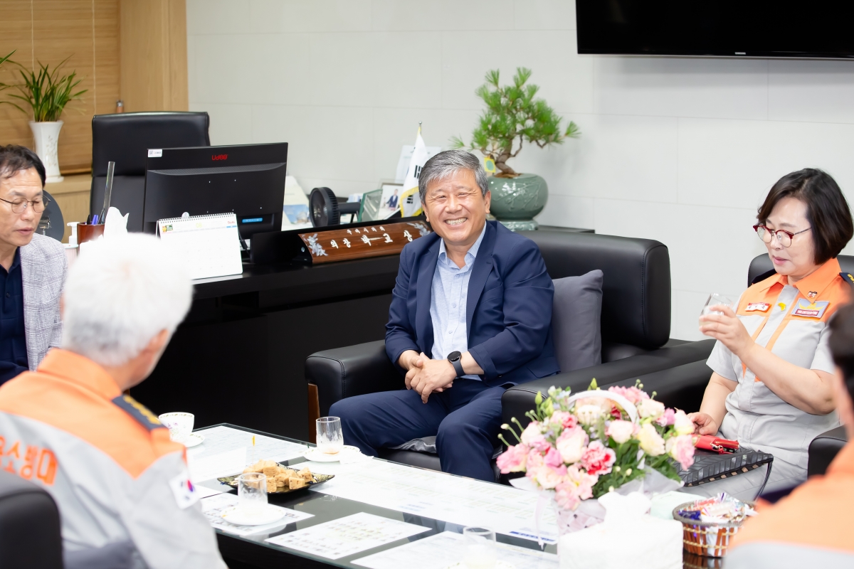 20240829-009[_P7U1934-구미시의용소방대 연합회장 일행 의장실 방문 .jpg