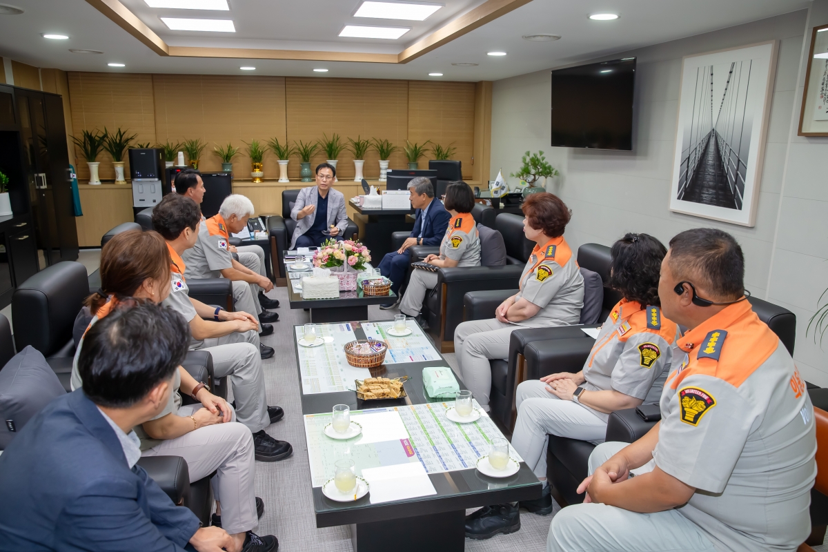 20240829-003[_P7U1920-구미시의용소방대 연합회장 일행 의장실 방문 .jpg