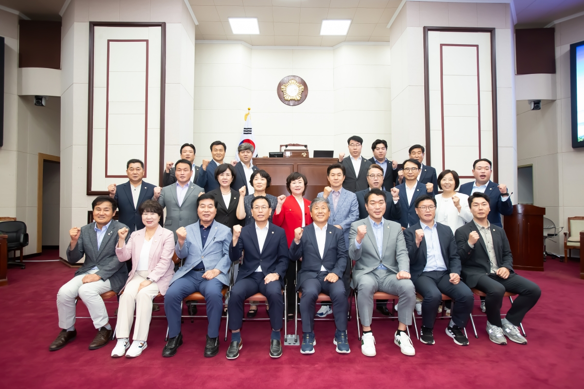 20240724-065[_P7U9488-제9대 구미시의회 후반기 출범 기념촬영.jpg
