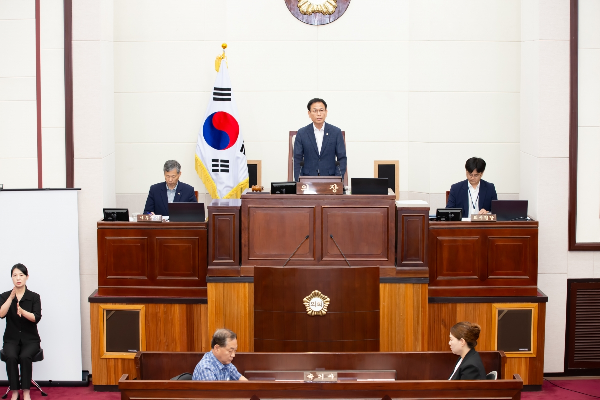 20240904-017[_P7U2774-제280회 임시회 제1차 본회의시 박교상 의장 회의주재.jpg