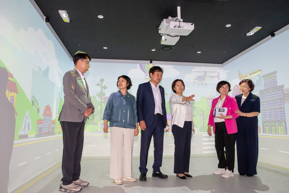 20240904-042[_P7U2862-제280회 임시회 문화환경위원회 강동꿈나무 문화나눔터 현장방문.jpg