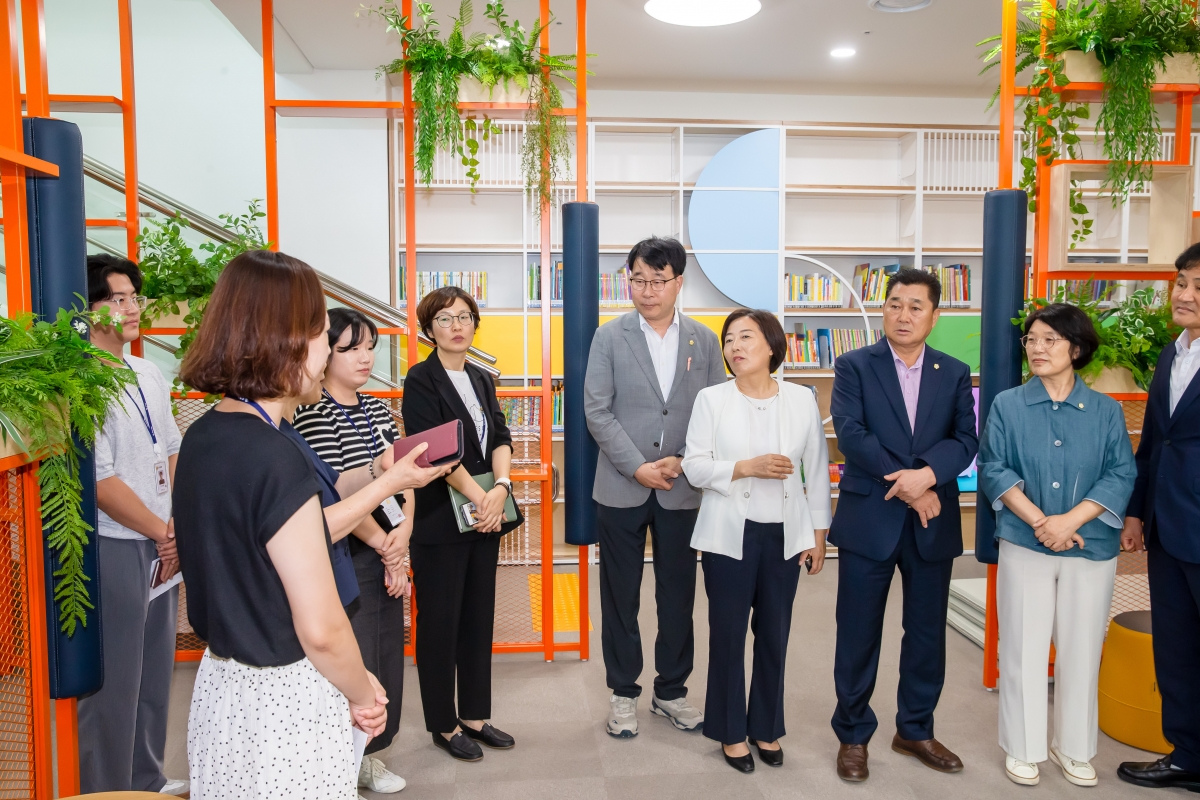 20240904-052[_P7U2903-제280회 임시회 문화환경위원회 강동꿈나무 문화나눔터 현장방문.jpg