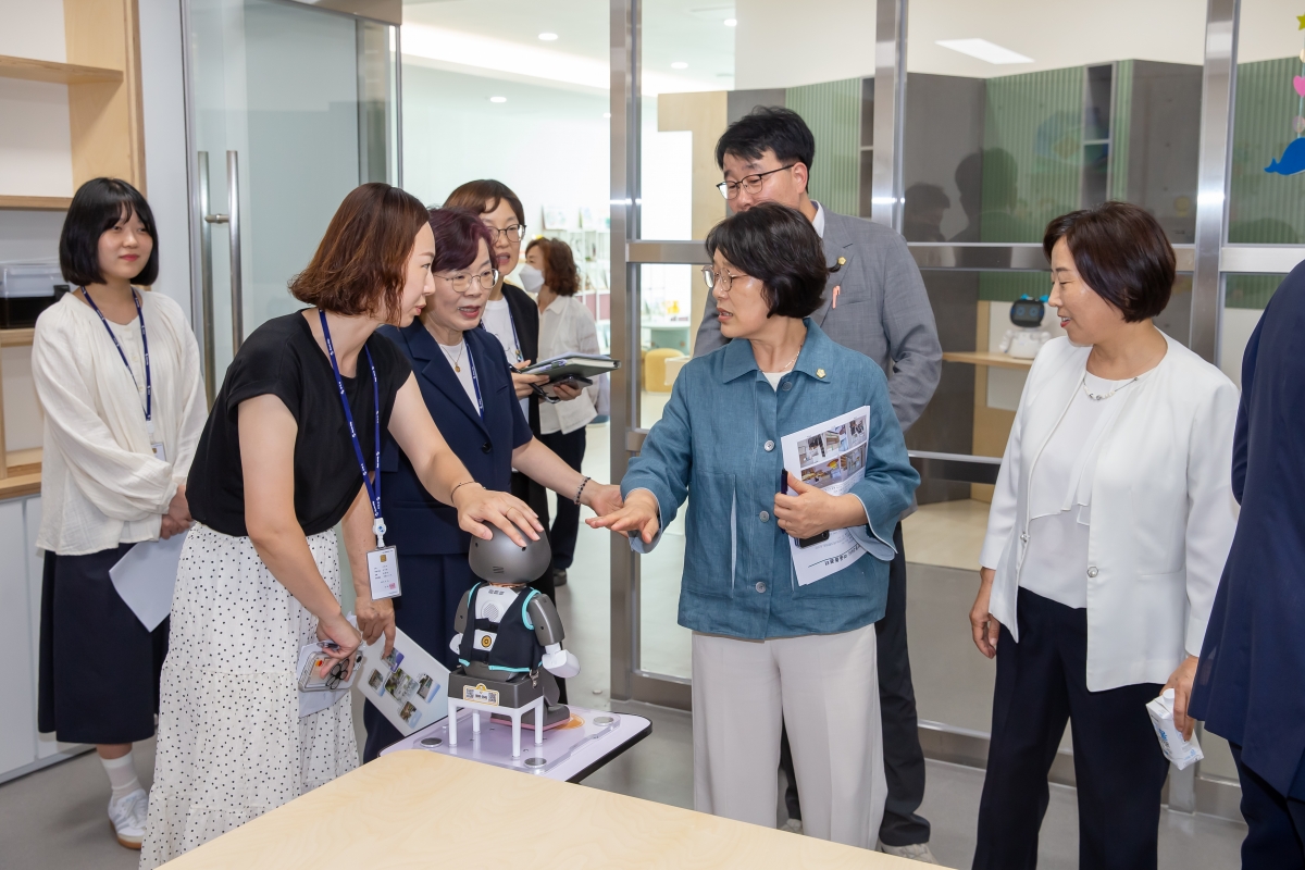20240904-037[_P7U2845-제280회 임시회 문화환경위원회 강동꿈나무 문화나눔터 현장방문.jpg