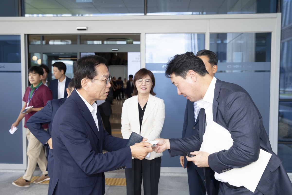 20240903-005[_P7U2328-한동훈 국민의힘 당대표 주)원익QnC 기업체 방문 간담회_1.jpg
