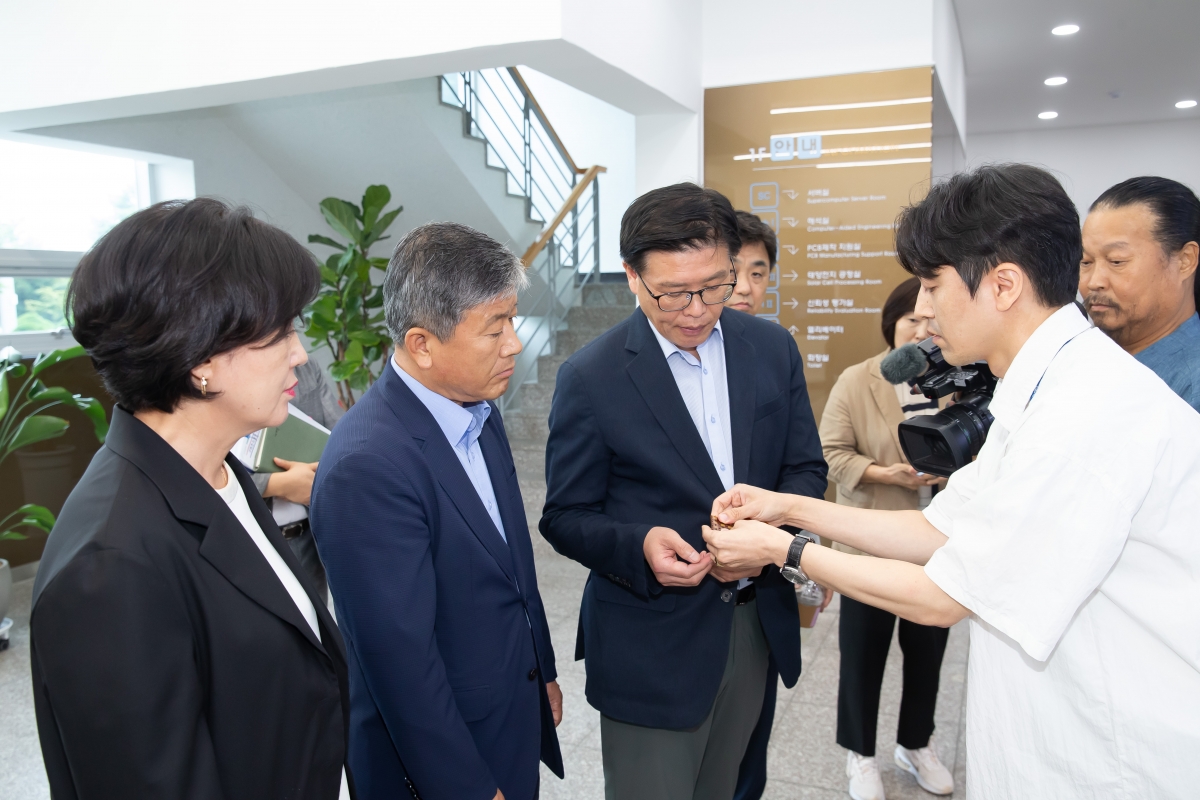 20240906-034[_P7U3416-제280회 임시회 산업건설위원회 구미전자정보기술원 현장방문.jpg