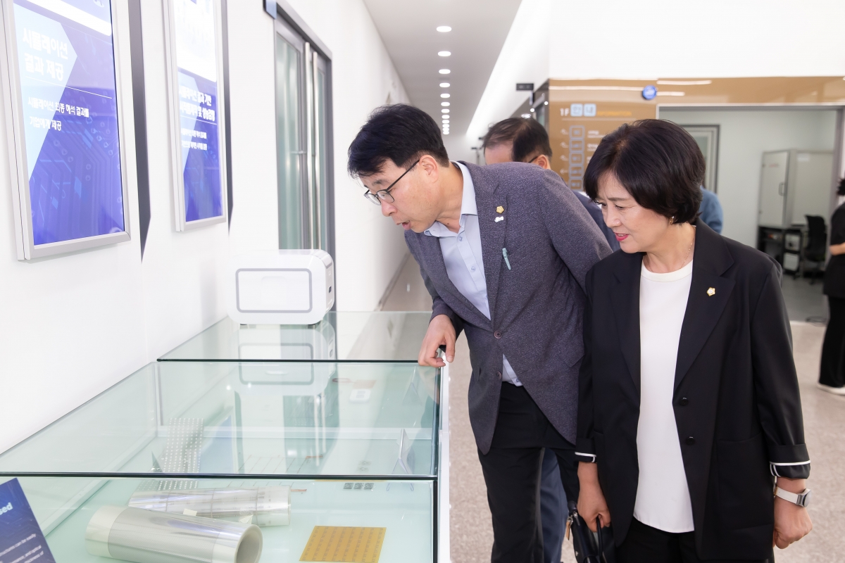 20240906-030[_P7U3399-제280회 임시회 산업건설위원회 구미전자정보기술원 현장방문.jpg
