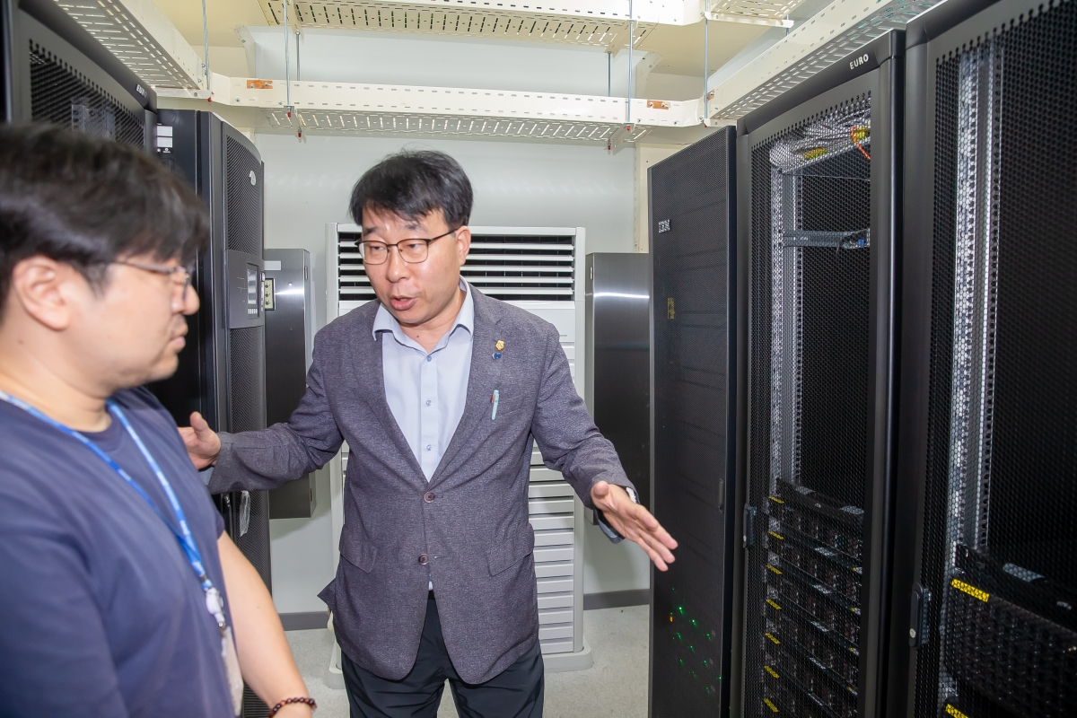 20240906-040[_P7U3439-제280회 임시회 산업건설위원회 구미전자정보기술원 현장방문.jpg