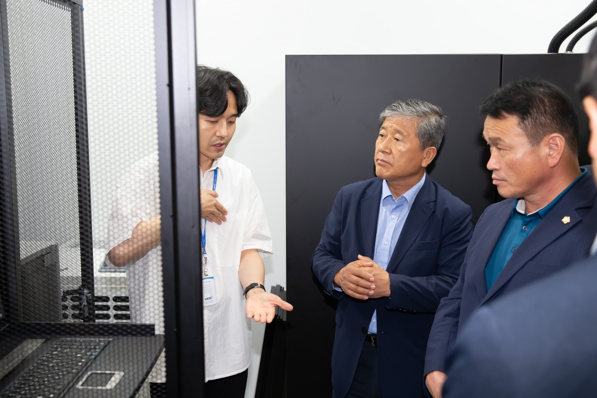 20240906-039[_P7U3434-제280회 임시회 산업건설위원회 구미전자정보기술원 현장방문.jpg