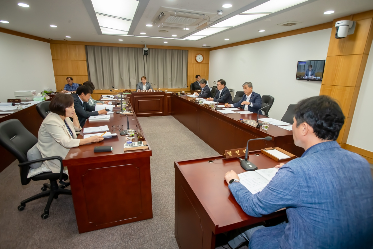 20240905-009[_P7U3061-제280회 임시회 의회운영위원회 조례안 등 심사활동.jpg