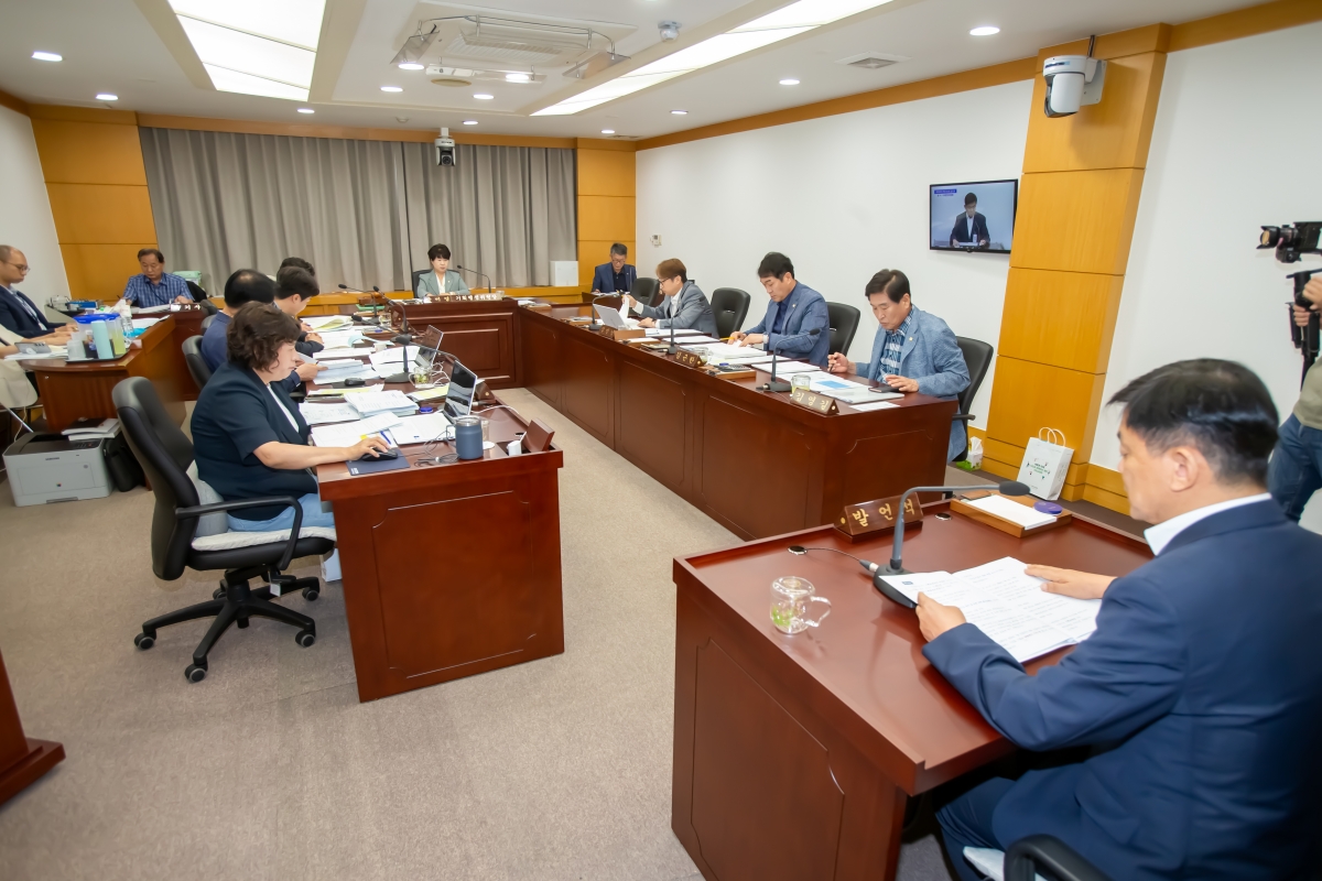 20240905-011[_P7U3204-제280회 임시회 기획행정위원회 조례안 등 심사활동.jpg