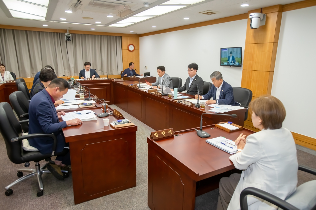 20240905-038[_P7U3196-제280회 임시회 산업건설위원회 조례안 등 심사활동.jpg