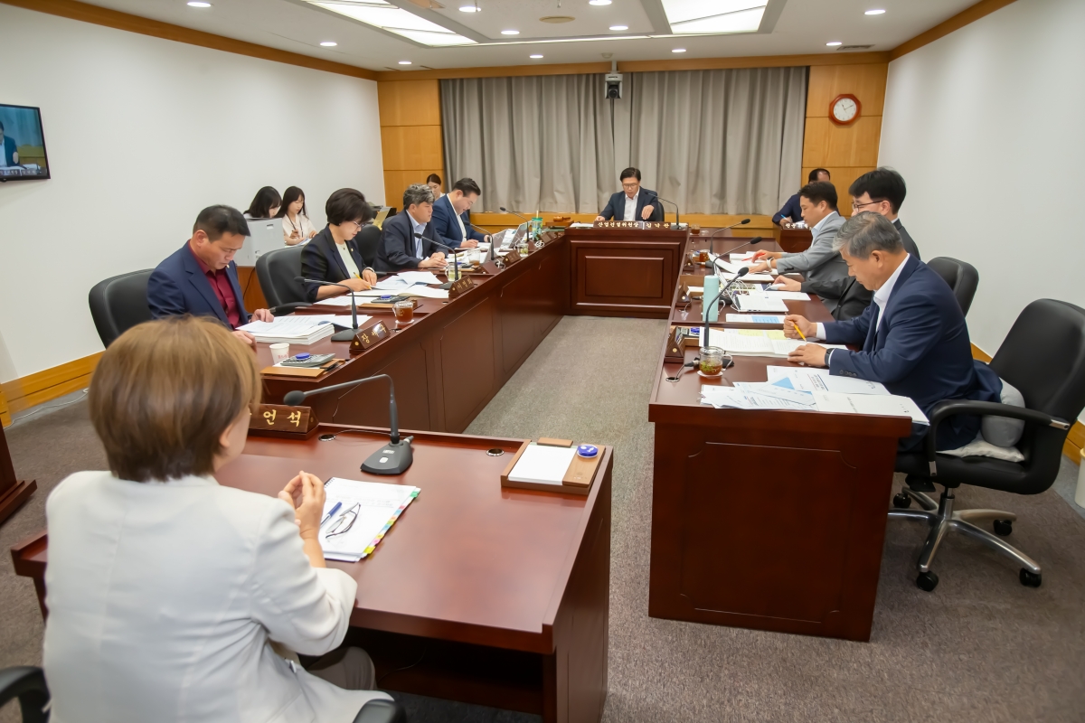 20240905-039[_P7U3198-제280회 임시회 산업건설위원회 조례안 등 심사활동.jpg