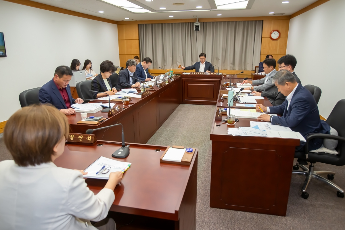 20240905-040[_P7U3200-제280회 임시회 산업건설위원회 조례안 등 심사활동.jpg