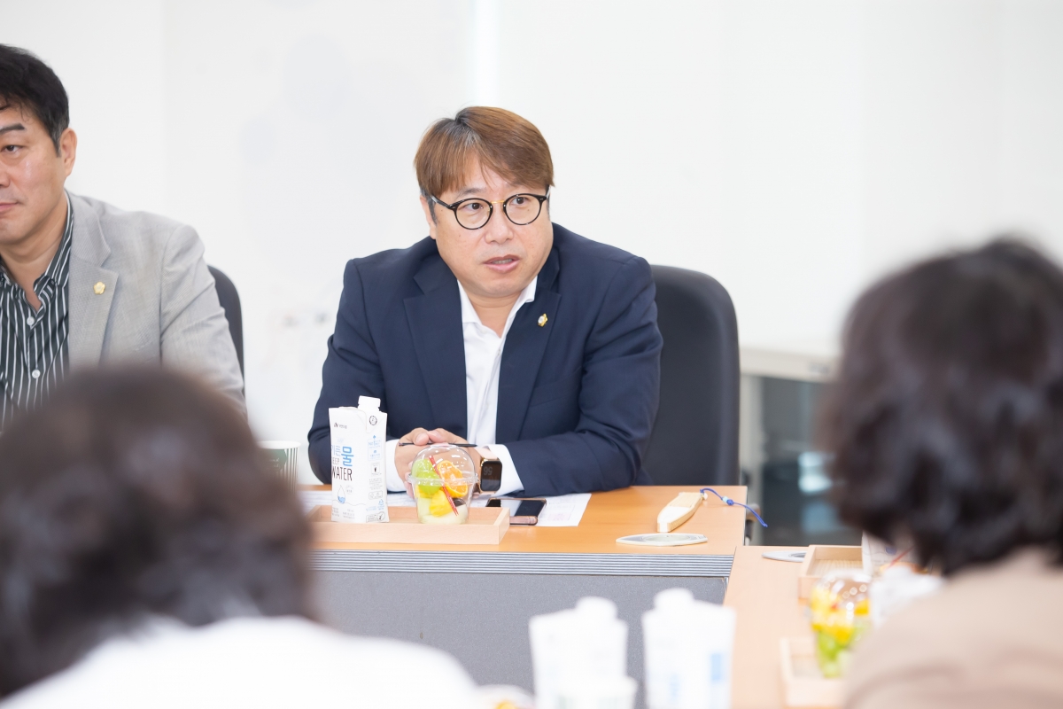 20240910-033[_P7U3868-제280회 임시회 기획행정위원회 구미대학교 산학협력단 아이돌봄지원센터 현장방문.jpg