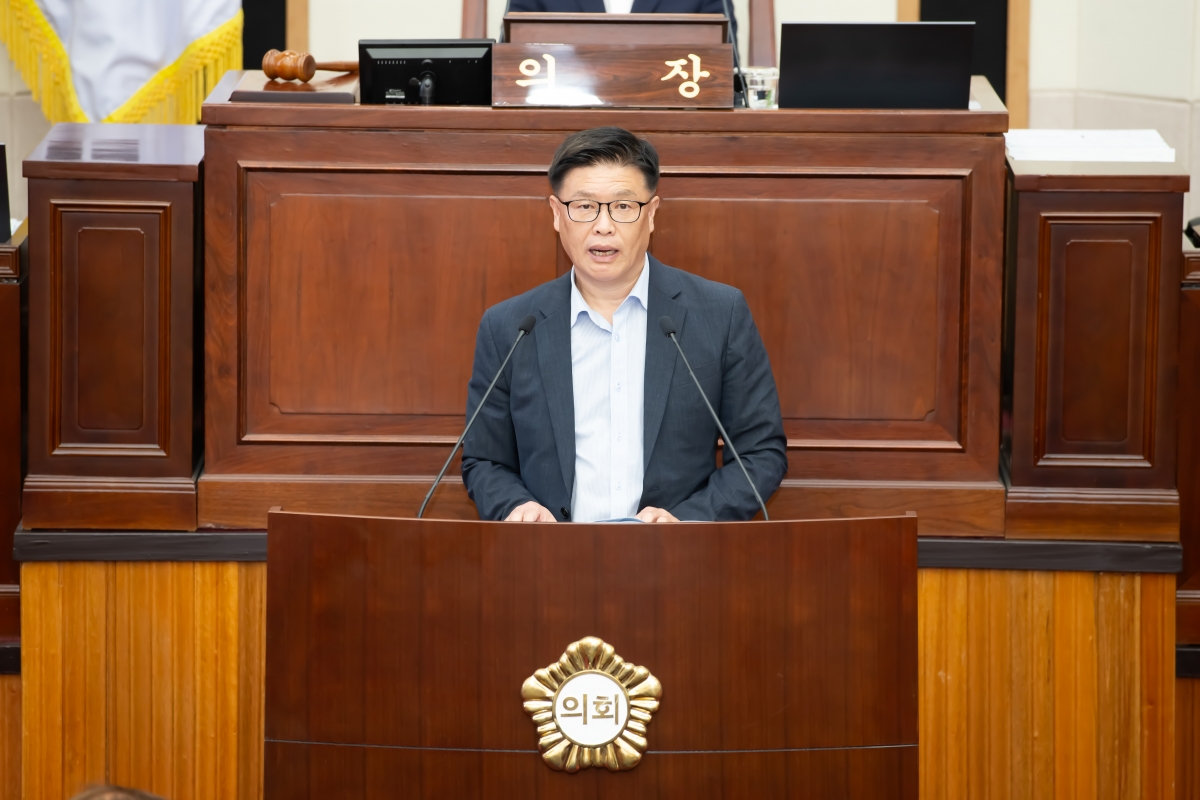 20240911-017[_P7U4044-제280회 임시회 제2차 본회의시 김낙관 산업건설위원장 상임위원회 활동결과보고.jpg