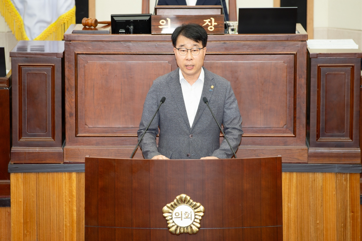 20240911-022[_P7U4057-제280회 임시회 제2차 본회의시 신용하 의원 구미시 도시계획 조례 일부개정조례안 관련 반대토론.jpg