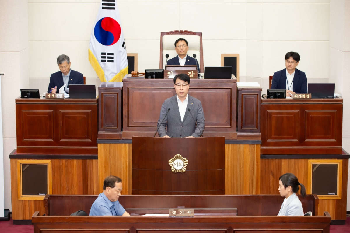 20240911-023[_P7U4059-제280회 임시회 제2차 본회의시 신용하 의원 구미시 도시계획 조례 일부개정조례안 관련 반대토론.jpg