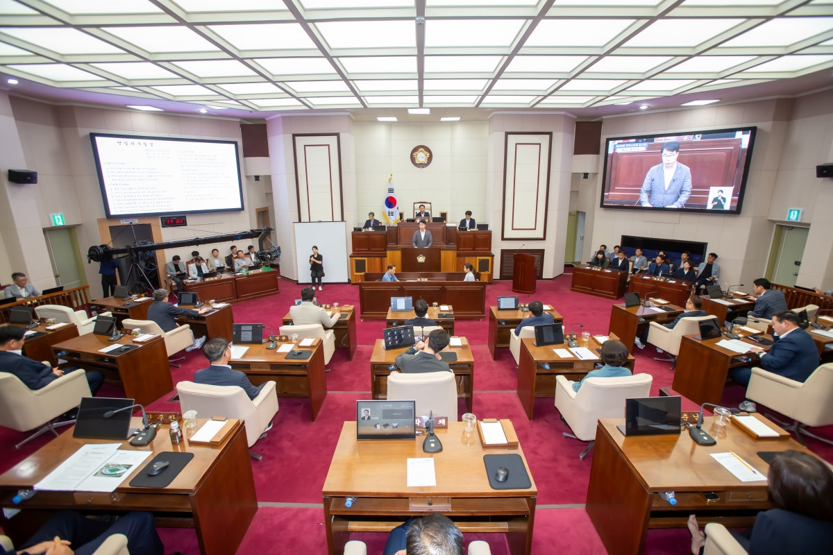 20240911-024[_P7U4063-제280회 임시회 제2차 본회의시 신용하 의원 구미시 도시계획 조례 일부개정조례안 관련 반대토론.jpg